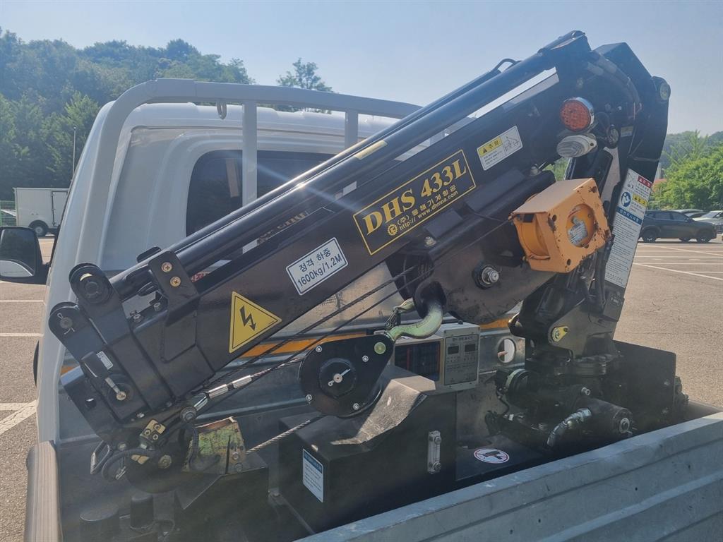 현대 포터 1톤 카고크레인 2022년식 명판 DHS 433L-01, 정격하중 1,600kg/1.2m