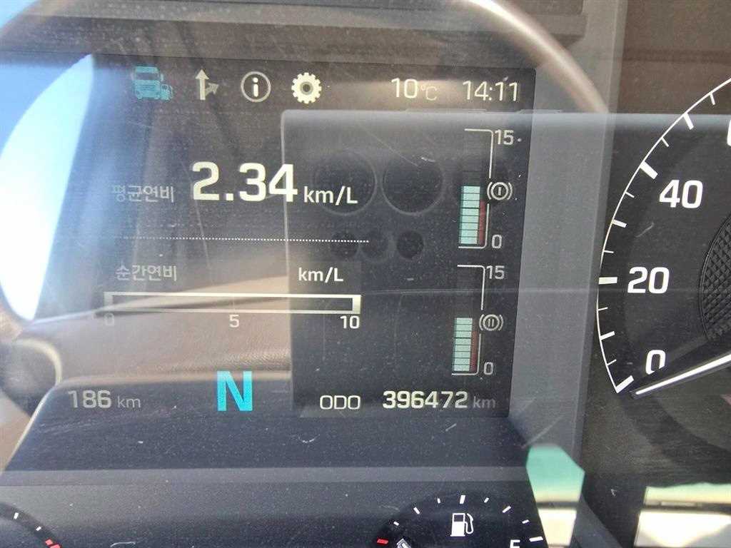 현대 트라고 엑시언트 11.5톤 윙바디 2015년식 계기판 396,472km, 연비 2.34km/L