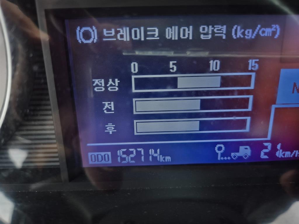 현대 트라고 16톤 살수차 2012년식 ODO 152,714km, 에어 압력