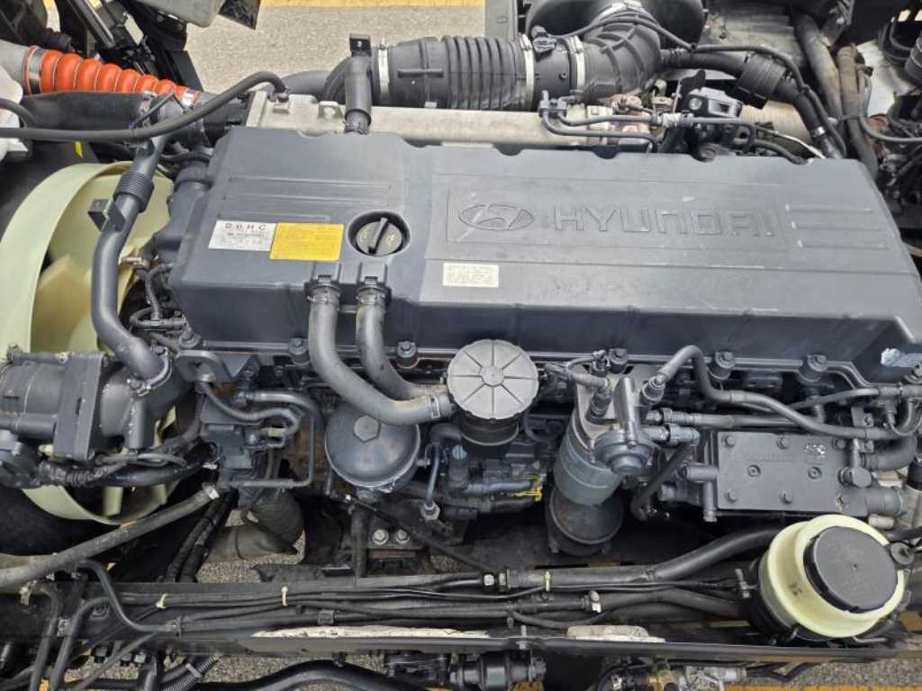 현대 엑시언트 16톤 윙바디 2023년식 엔진룸: HYUNDAI 헤드 커버, 2025년 DPF 클리닝