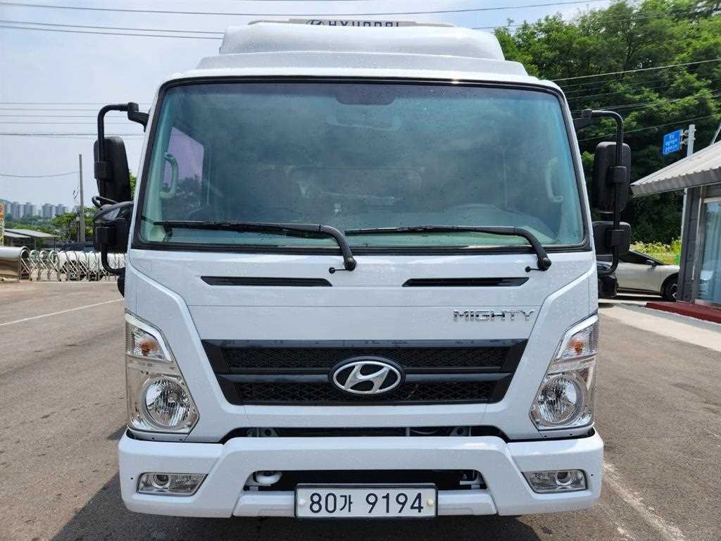 현대 마이티 2.5톤 냉동탑 2016년식 그릴 MIGHTY와 지붕 위 HYUNDAI