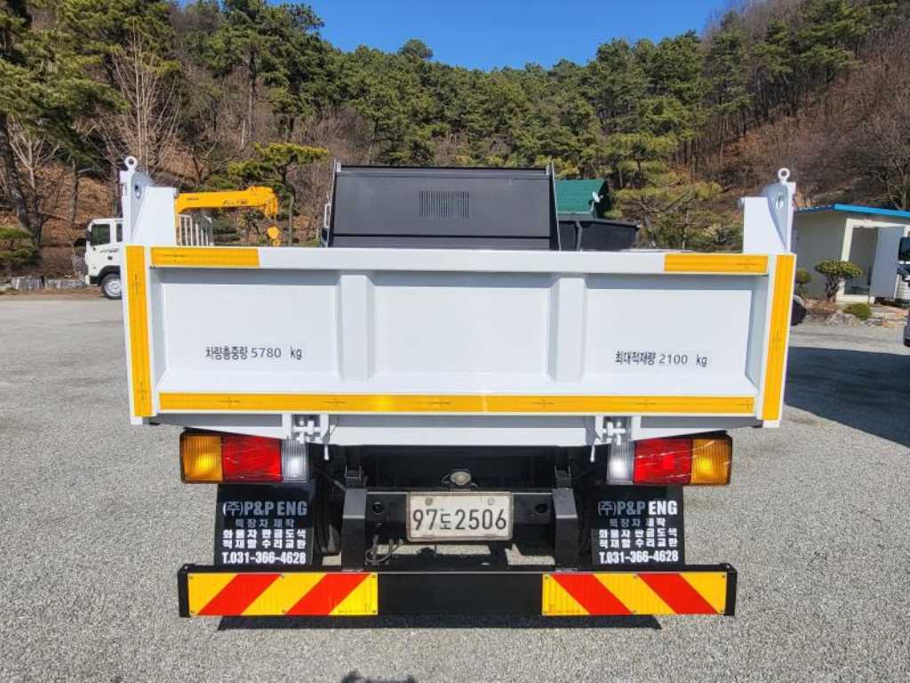 현대 마이티 2.5톤 덤프 2014년식 뒷문 표기: 5,780kg · 2,100kg