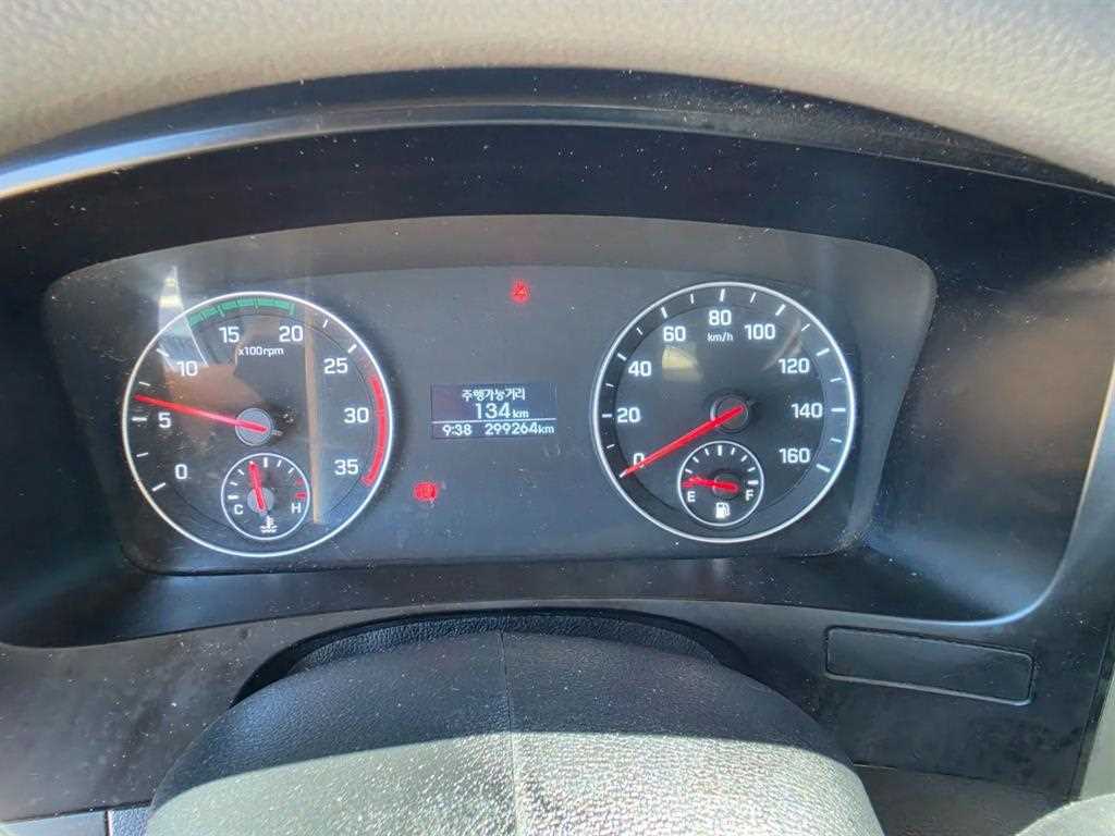 현대 마이티 2.5톤 익스탑 2018년식 계기판: 299,264km
