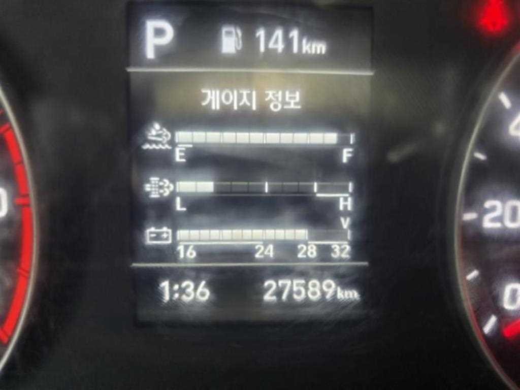 현대 마이티 2.5톤 익스탑 2024년식 계기판 27,589km, 변속 P