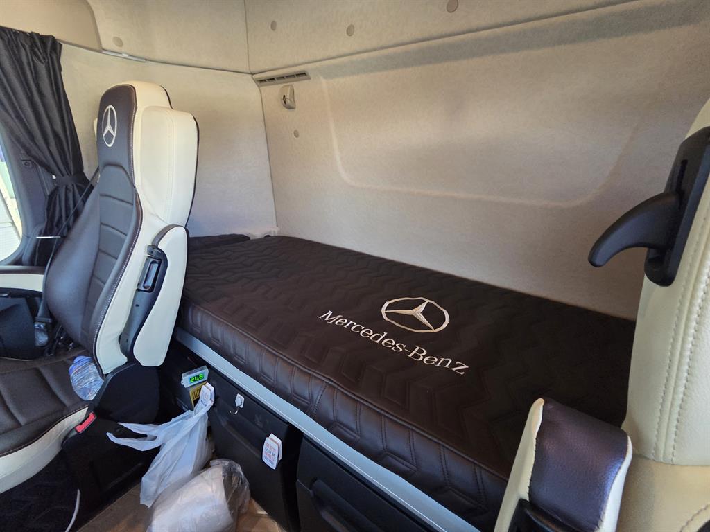 벤츠 아록스 20톤 윙바디 2023년식 Mercedes-Benz 매트 침대