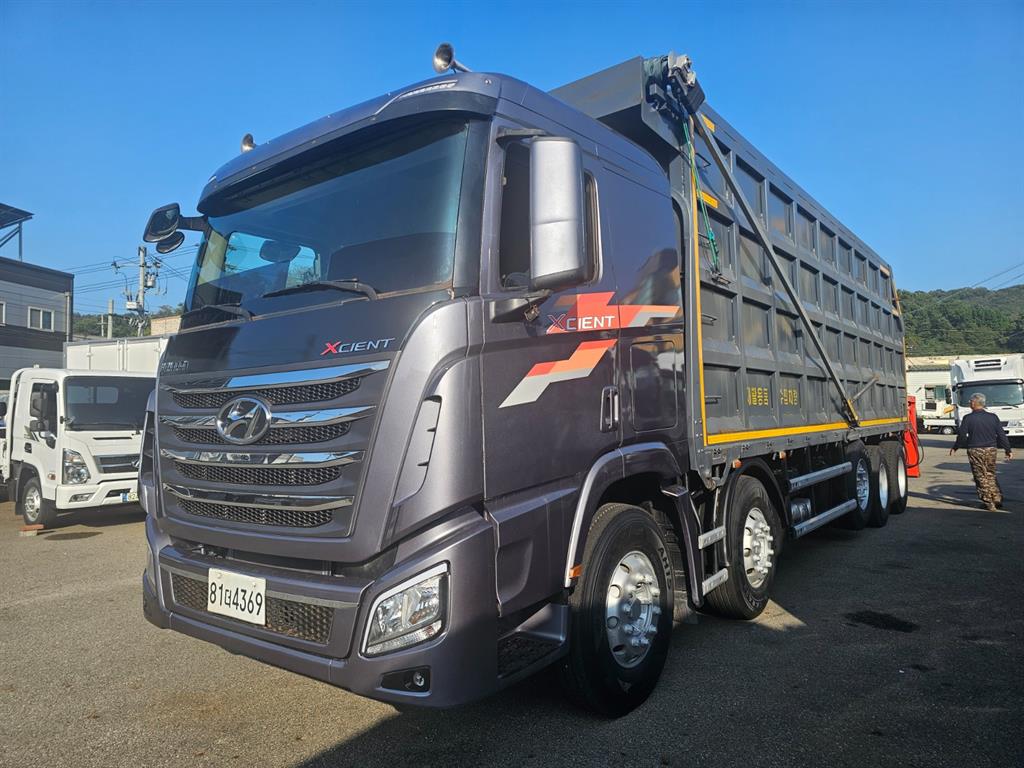 현대 엑시언트 25톤 집게차 2019년식 캡의 XCIENT 글자