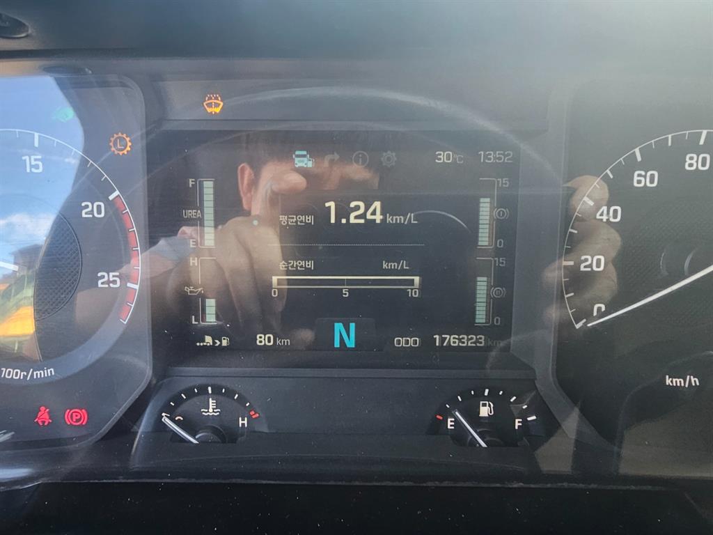 현대 엑시언트 25톤 집게차 2019년식 ODO 176,323km