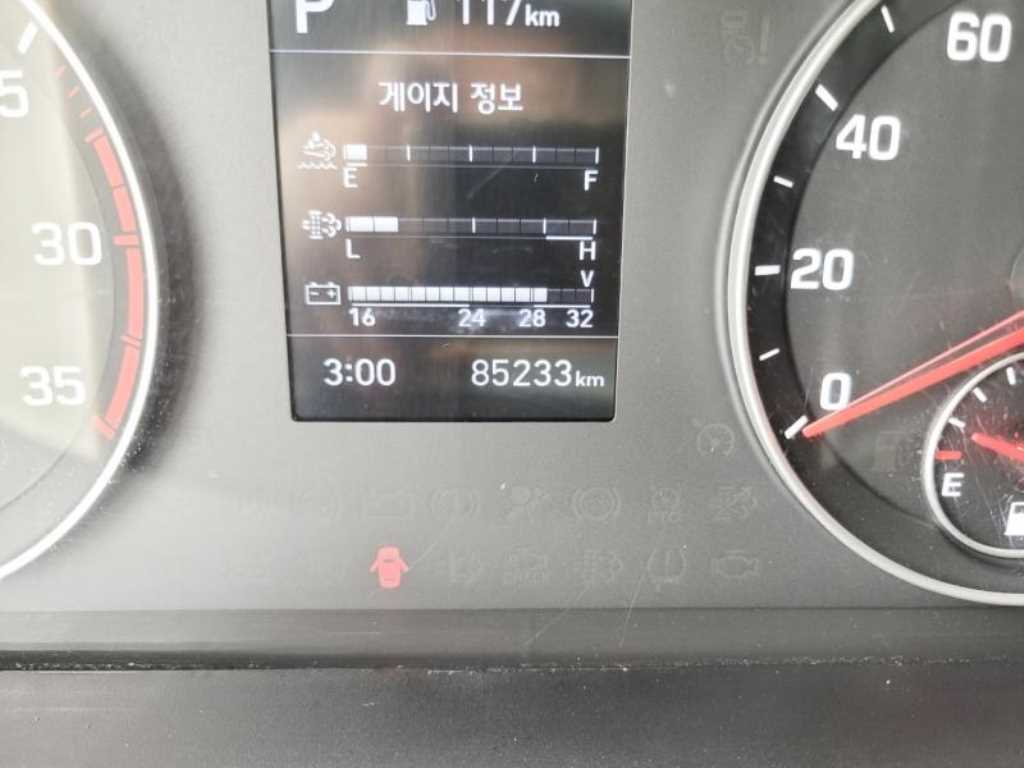 현대 마이티 3.5톤 냉동탑 2023년식 계기판 85,233km (P 기어)