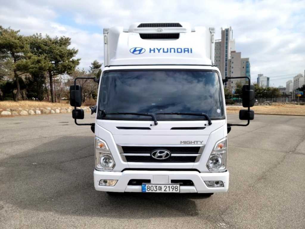 현대 올뉴마이티 3.5톤 냉동탑 2023년식 냉동기는 캡 위 탑 앞머리