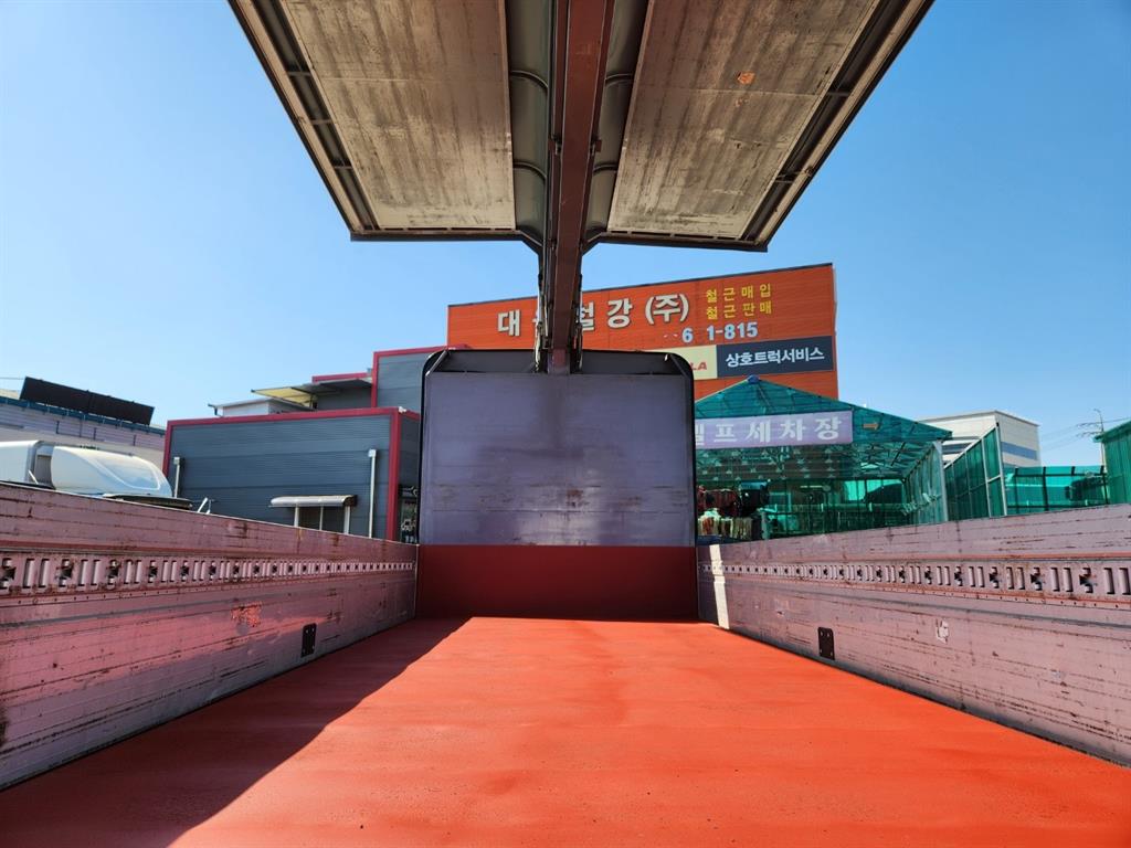 이스즈 엘프 3.5톤 윙바디 2021년식 붉은 도장 바닥·측면 판 고정 고리 구멍