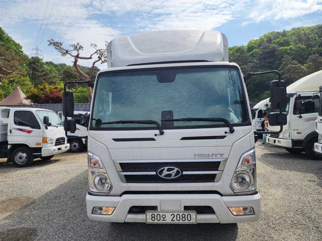 현대 더뉴마이티 3.5톤 윙바디 2025년식 정면 현대 엠블럼