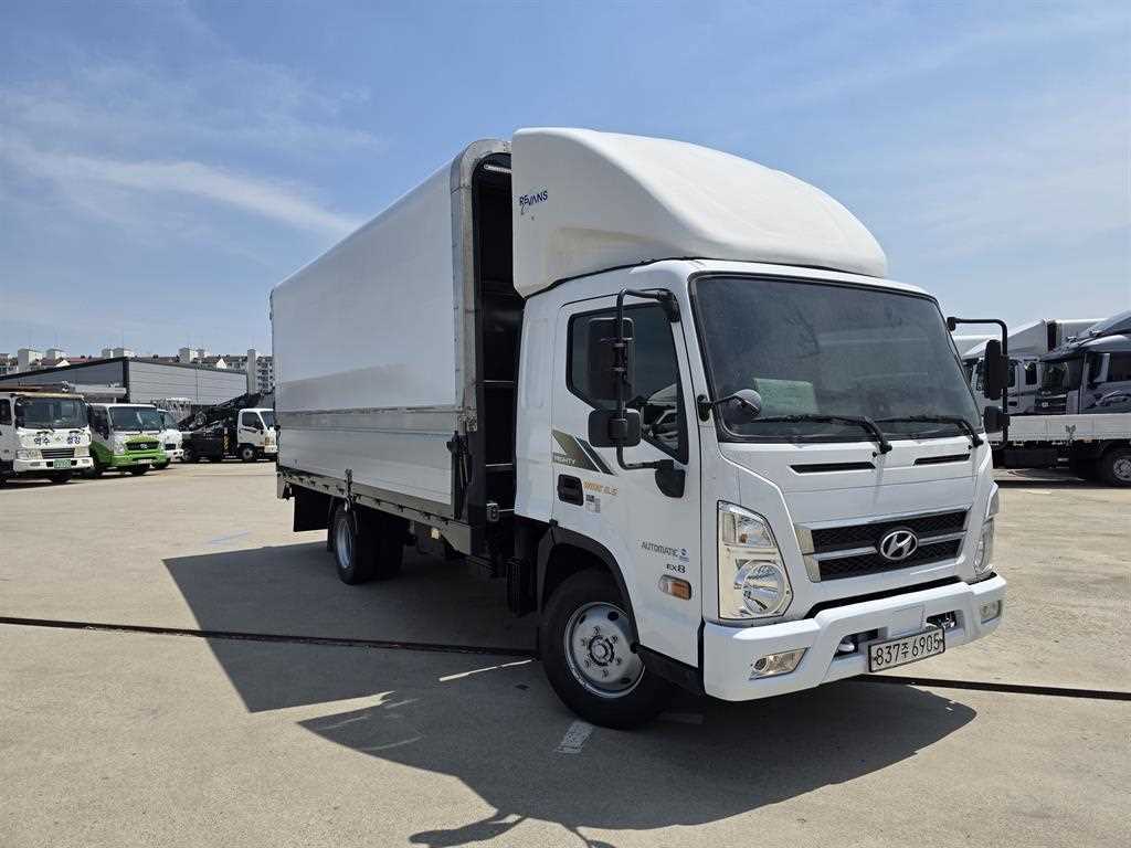 현대 마이티 3.5톤 윙바디 2022년식 AUTOMATIC · EX8 · REVANS 표기