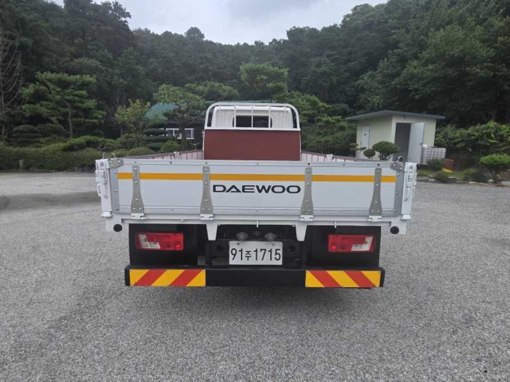 타타대우 더쎈 3.5톤 카고 2023년식 뒷문짝 DAEWOO 레터링