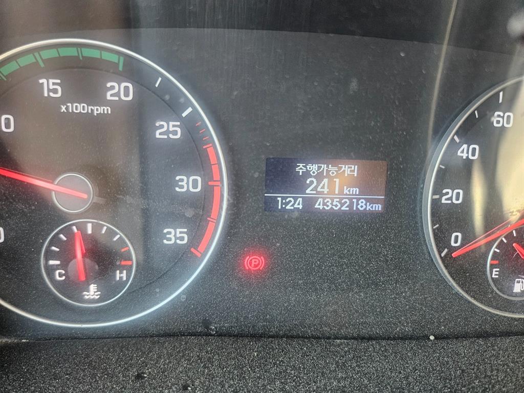 현대 마이티 3.5톤 카고 2017년식 계기판 ODO 435,218km 촬영