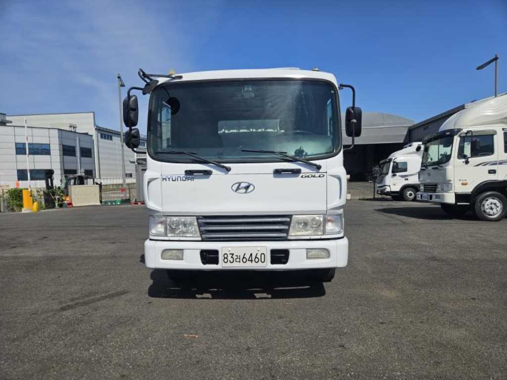 현대 메가트럭 4.5톤 카고 2007년식 그릴 HYUNDAI · GOLD 글자