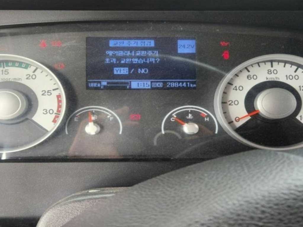 현대 메가트럭 5톤 냉동탑 2017년식 계기판 288,441km