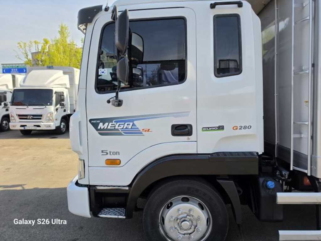 현대 메가트럭 5톤 냉동탑 2017년식 G280 · EURO6 · 5ton 표기와 탑 사다리