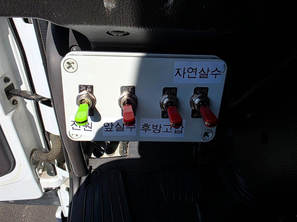 현대 메가트럭 5톤 살수차 2017년식 조작 판넬 스위치 4개
