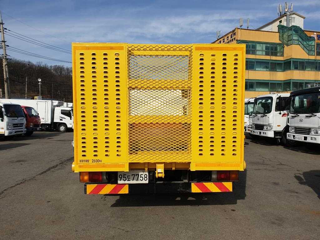 현대 메가트럭 5톤 셀프로더 2008년식 사다리 하단 최대적재량 2,600kg