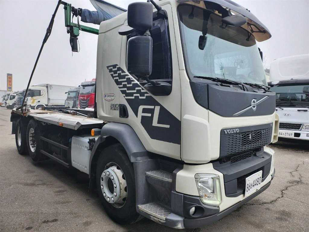 볼보 FL 5톤 암롤 2017년식 VOLVO 엠블럼