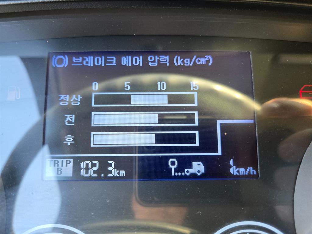 현대 메가트럭 5톤 왕겨및톱밥운송 2010년식 에어 압력 막대 · TRIP B