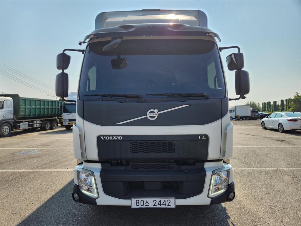 볼보 FL 5톤 윙바디 2020년식 정면 VOLVO · FL