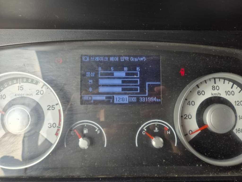 현대 메가트럭 5톤 윙바디 2015년식 계기판 331,594km