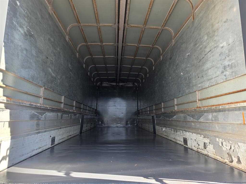 현대 메가트럭 5톤 윙바디 2018년식 짐칸 길이 8,600mm, 벽 레일 있음