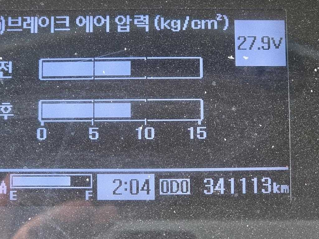 현대 메가트럭 5톤 윙바디 2018년식 ODO 341,113km, 에어 게이지