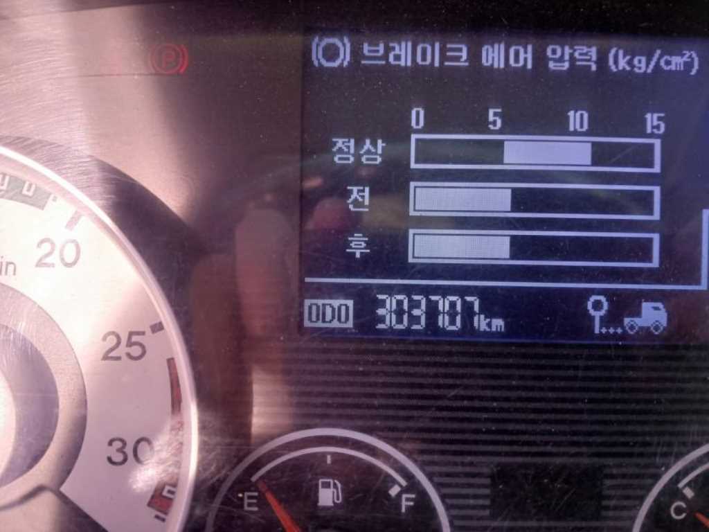 현대 메가트럭 5톤 집게차 2014년식 계기판 ODO 303,707km