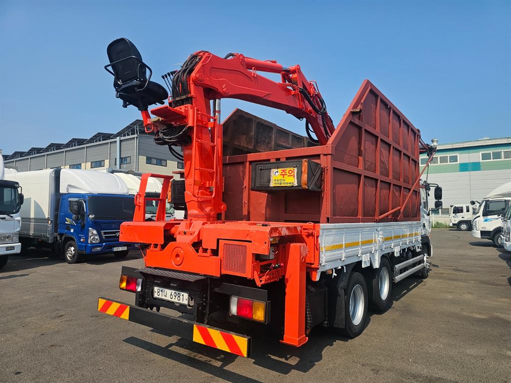 현대 메가트럭 5톤 집게차 2018년식 명판 기재: KN1204EX · 4.54ton