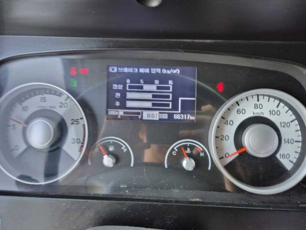 현대 메가트럭 5톤 카고크레인 2017년식 ODO 66,317km