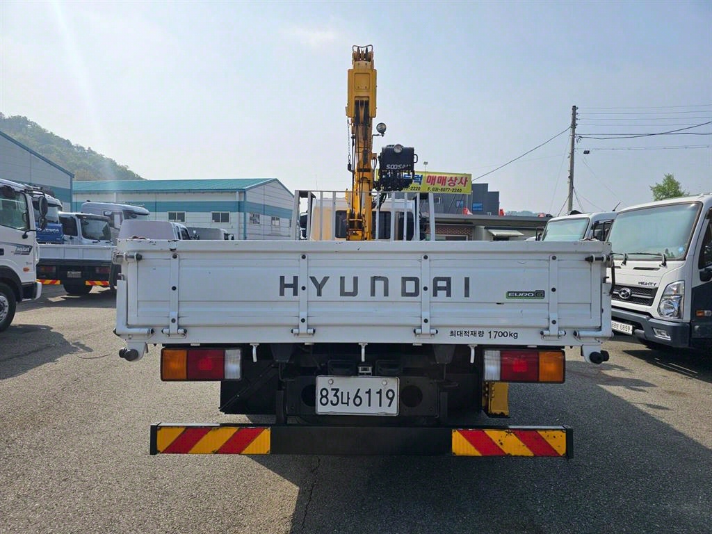 현대 메가트럭 5톤 카고크레인 2019년식 뒷문 표기와 최대적재량 1,700kg