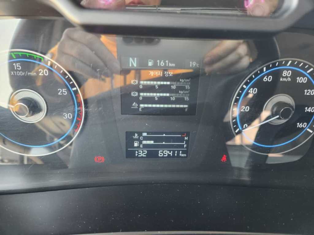 현대 파비스 5톤 카고크레인 2022년식 계기판 하단 69,411km