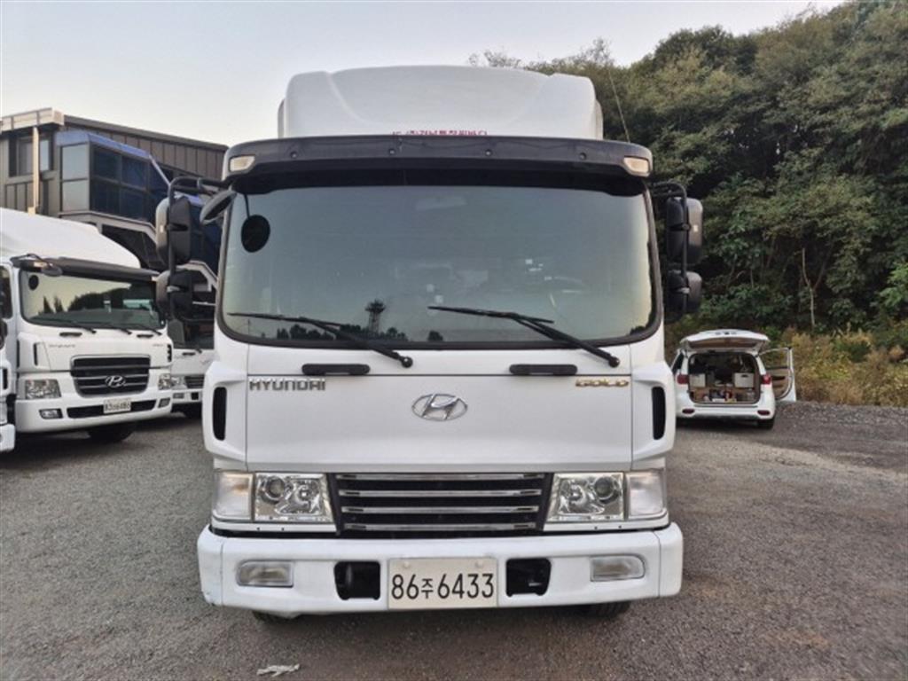 현대 메가트럭 7.5톤 윙바디 2017년식 HYUNDAI GOLD 글자