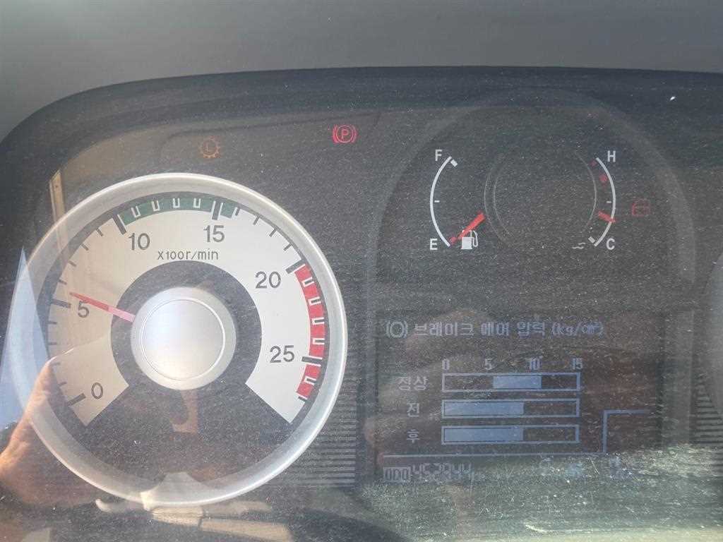현대 트라고 8.5톤 윙바디 2011년식 ODO 452,944km