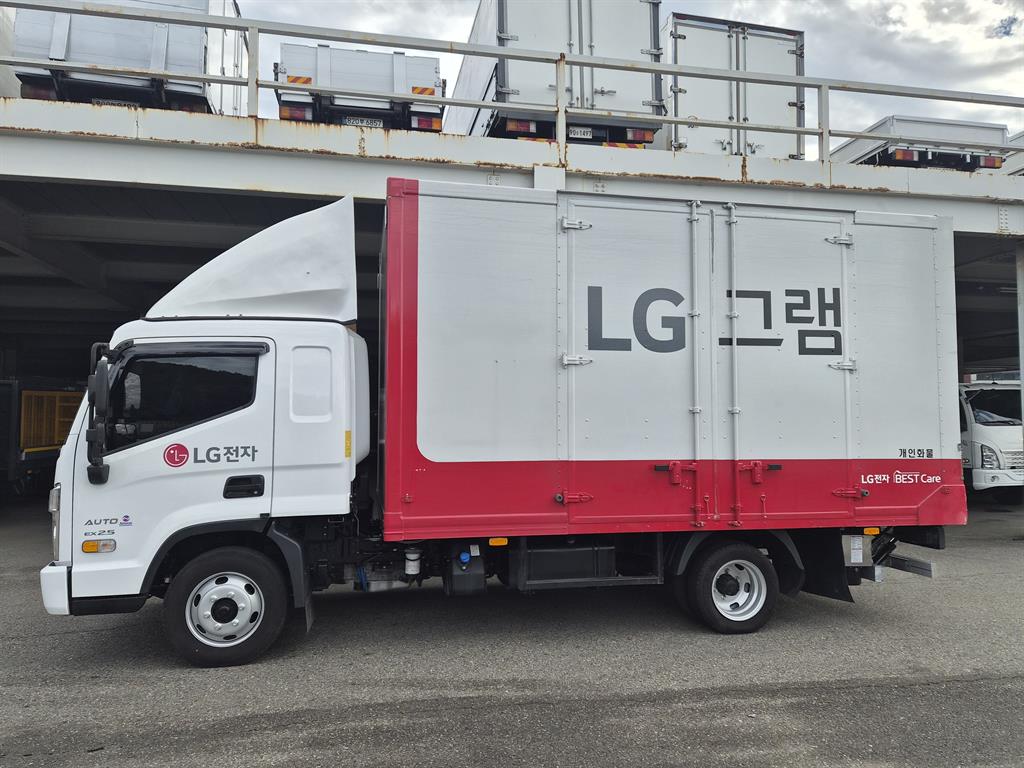 2.5톤 내장탑 2026년식 사진 9