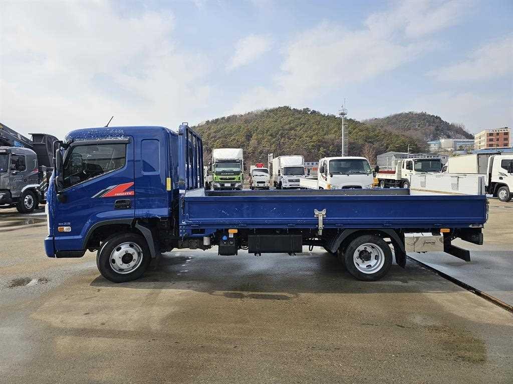 2.5톤 카고 2024년식 사진 4