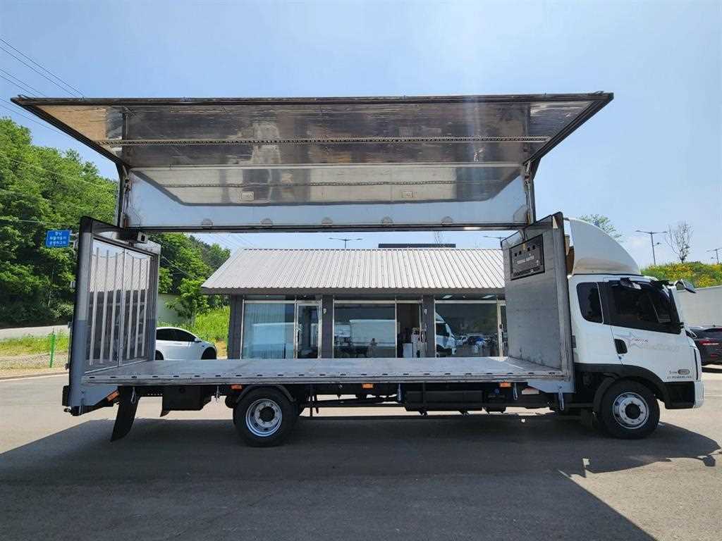 5톤 윙바디 2023년식 사진 10